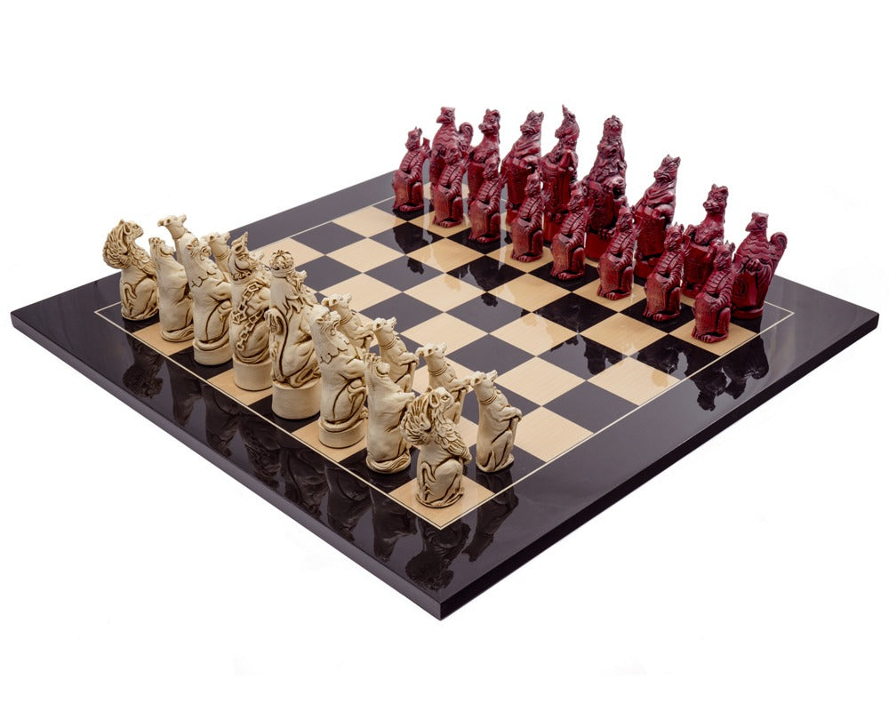 De Berkeley Chess Royal Beasts Black Cardinal grote schaakset